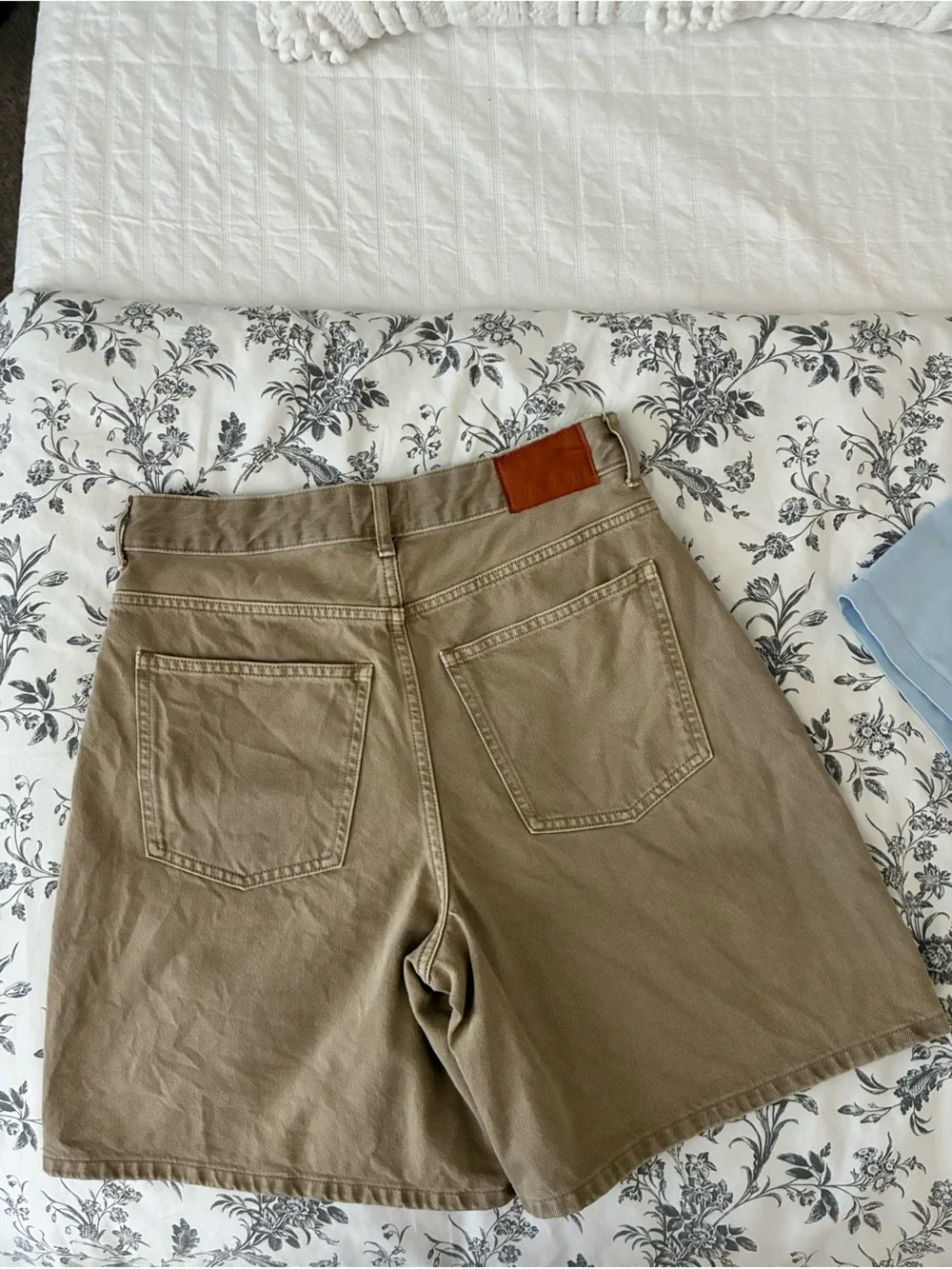 Everlane Women’s Shorts the long denim short  28R